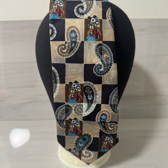 Mickey Mouse Paisley Tie and looney tunes - Picture 1 of 7